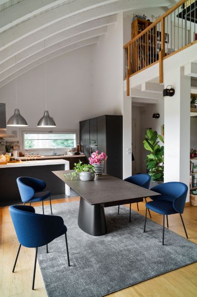 Picture of Chair cb/1999 tuka, connubia, dimensions 55x56x76cm, with arms, matt black metal frame, upholstered blue cros fabric (p15/syq)